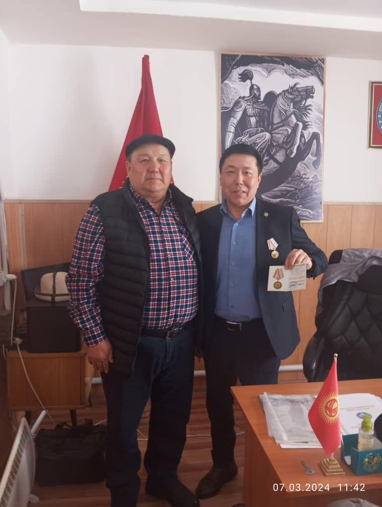 Толук айыл өкмөтүндө громота тапшыруу аземи болуп өттү